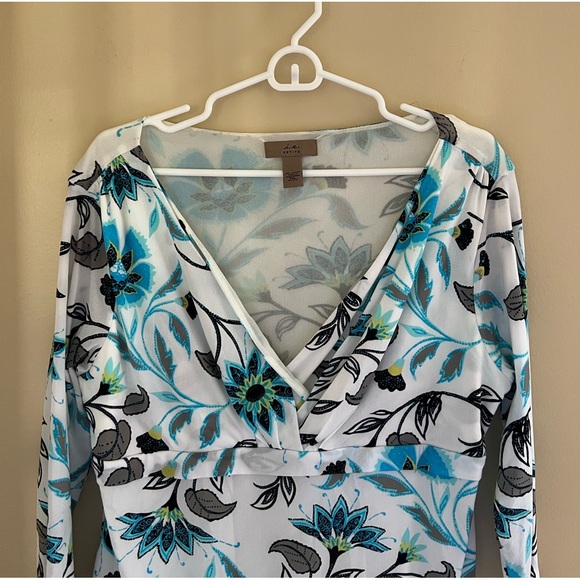 🔷I.E. PETITE: Women’s size PXL, multicolor floral v-neck 1/4 sleeve blouse🔷 - Picture 4 of 10